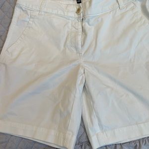 Saks Fifth Avenue White Chino shorts - Size 2 NWT